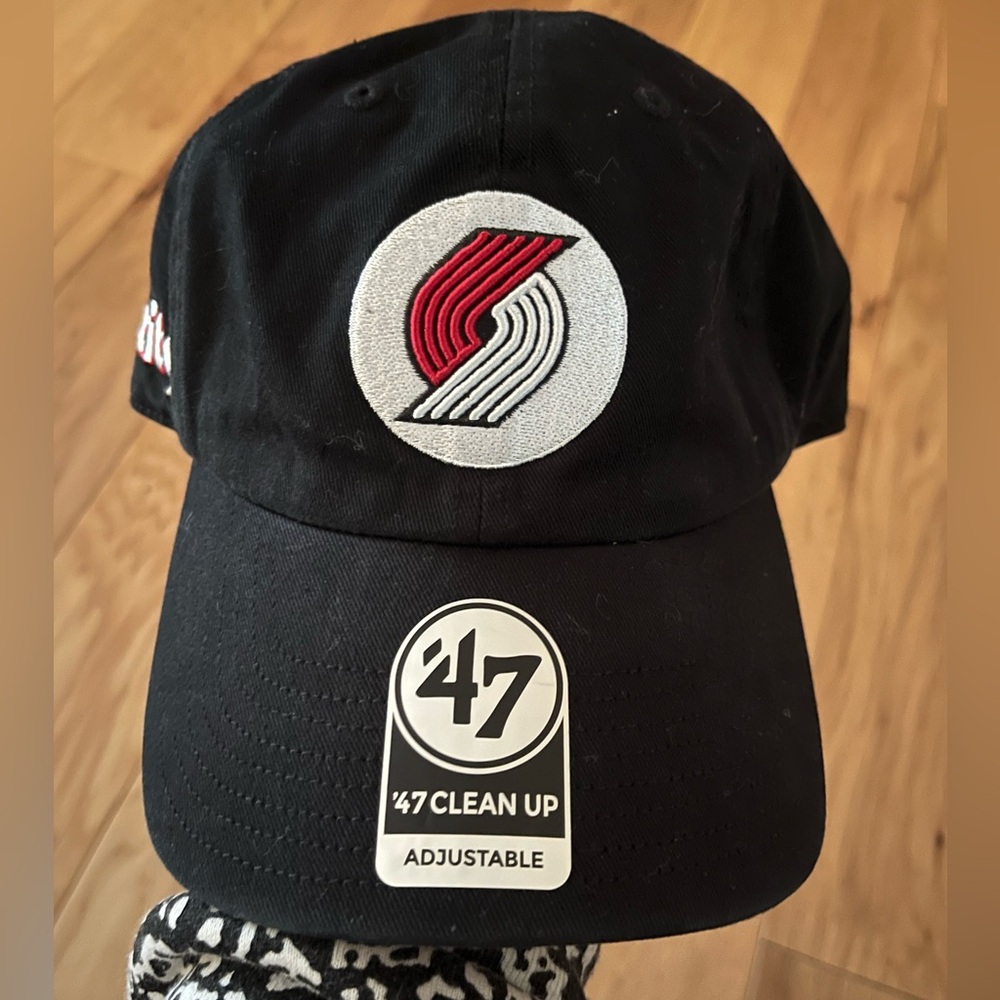 OSFA PORTLAND TRAIL BLAZERS 22 NBA CITY EDITION '47 STRAP BACK CLEAN UP / BLACK